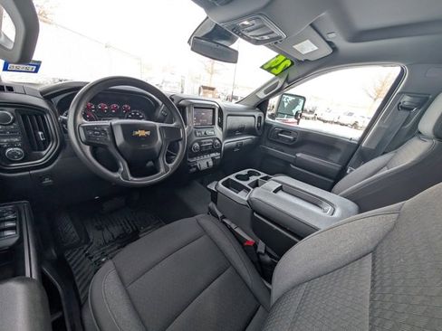 Used 2024 Chevrolet Silverado 2500 Custom w/ Custom Value Package image 5