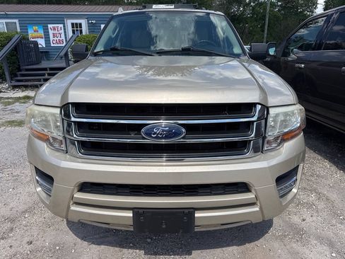 Used 2017 Ford Expedition XLT w/ Equipment Group 202A RWD image 2