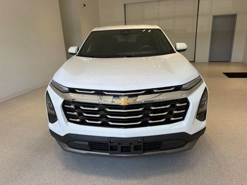Used 2026 Chevrolet Equinox LT AWD/4WD image 2