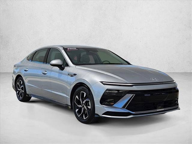 Used 2025 Hyundai Sonata SEL FWD image 3