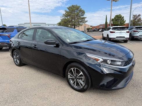 Used 2023 Kia Forte LXS FWD image 3
