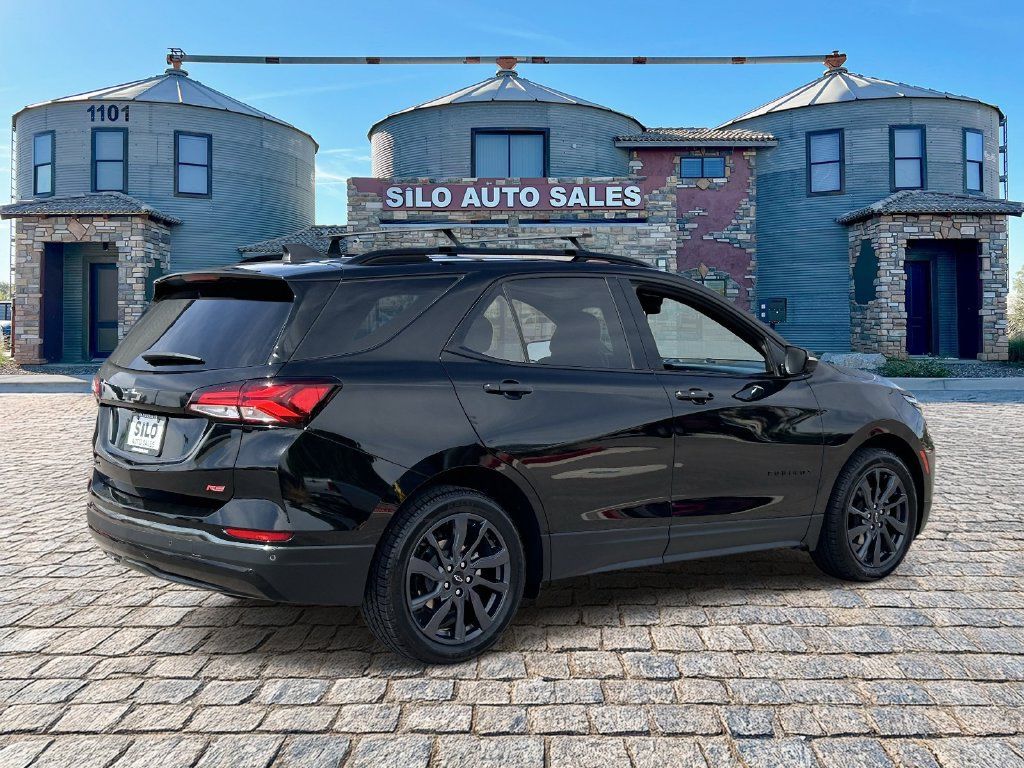 Used 2022 Chevrolet Equinox RS w/ RS Leather Package FWD image 5