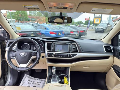 Used 2016 Toyota Highlander XLE AWD/4WD image 22