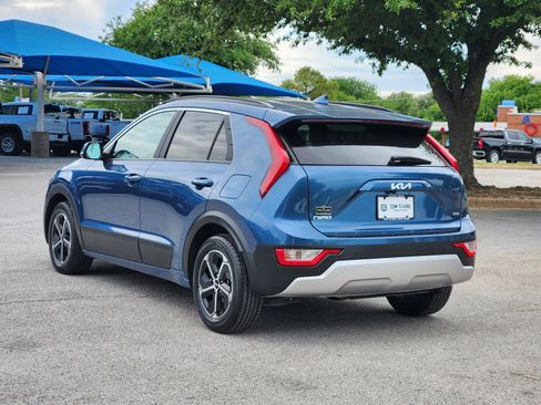 Used 2024 Kia Niro EX FWD image 4