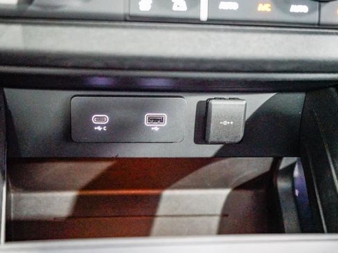 Used 2023 Land Rover Defender 110 V8 image 22