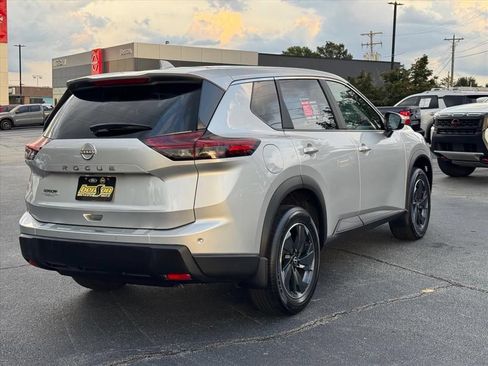 Certified 2025 Nissan Rogue SV FWD image 3