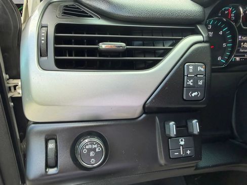 Used 2015 Chevrolet Suburban LTZ RWD image 21
