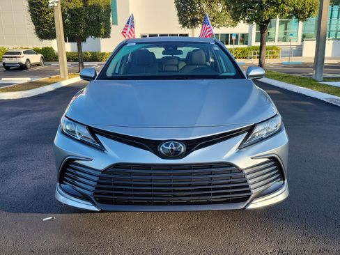 Used 2023 Toyota Camry LE image 4