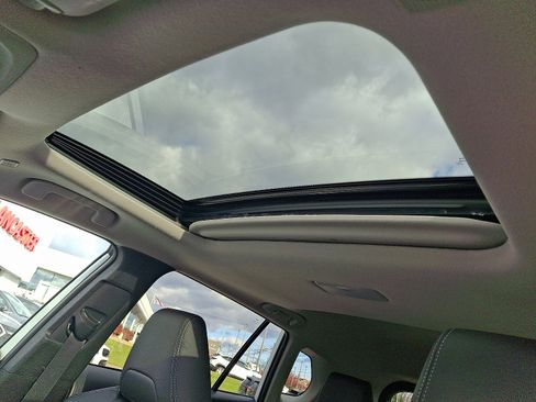 Used 2023 Toyota Corolla Cross XLE image 14