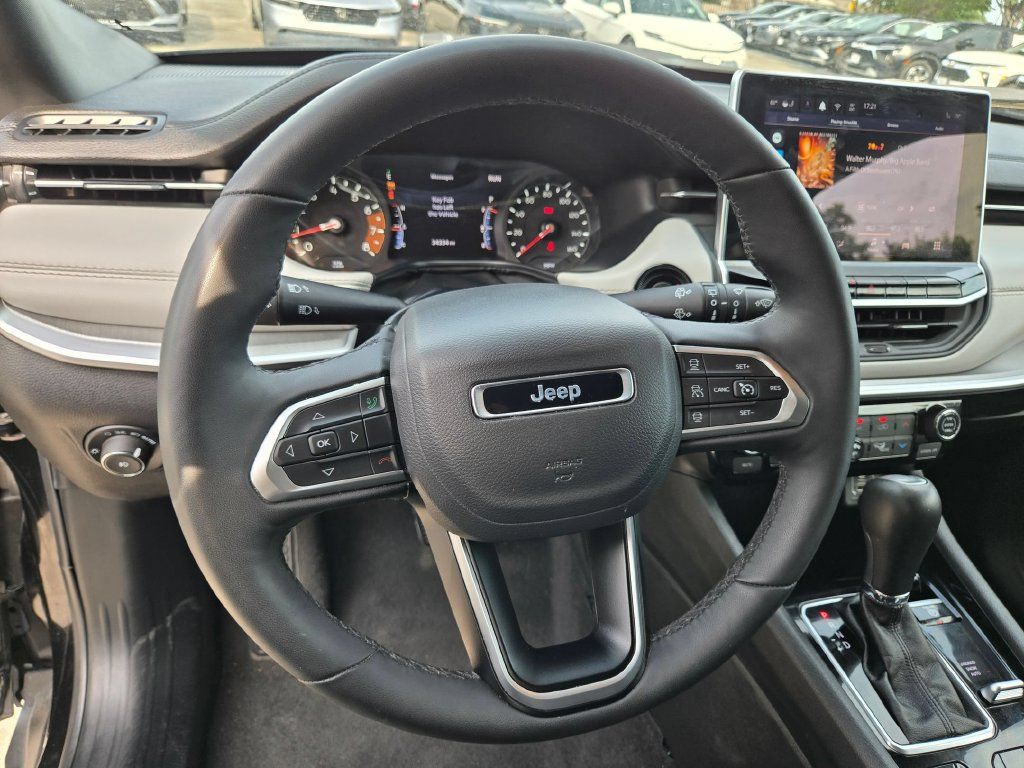 Used 2025 Jeep Compass Limited AWD/4WD image 16