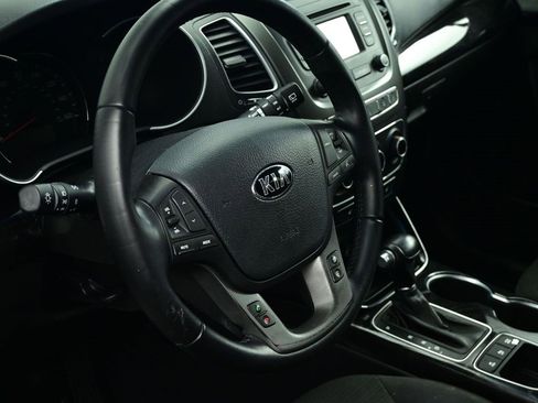 Used 2015 Kia Sorento LX image 18