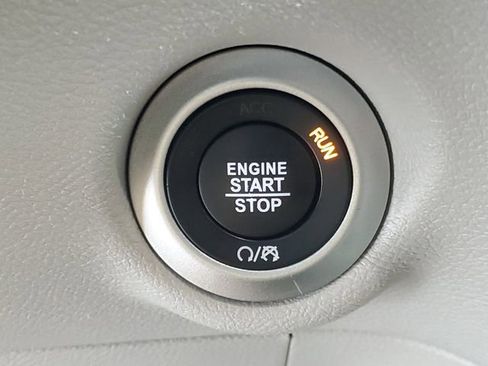 Used 2023 Chrysler Pacifica Touring-L image 30