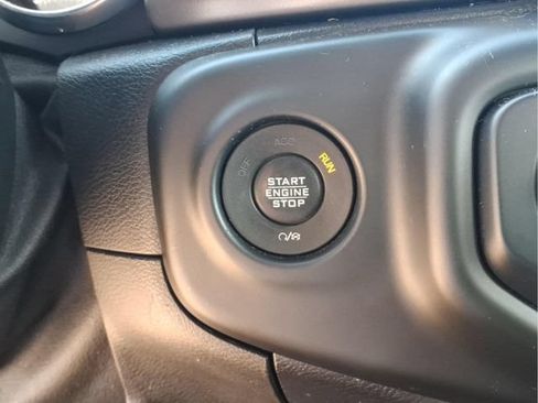 Used 2018 Jeep Wrangler Sport AWD/4WD image 12