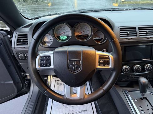 Used 2012 Dodge Challenger SXT image 17