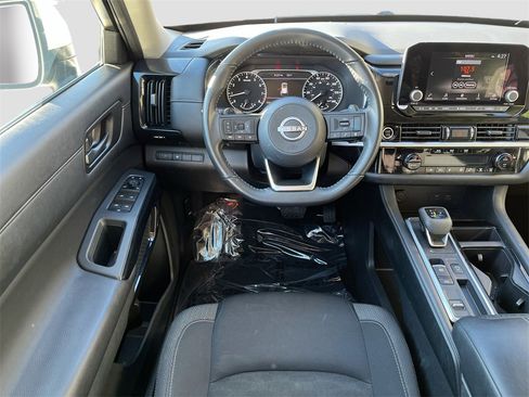 Certified 2024 Nissan Pathfinder SV image 19