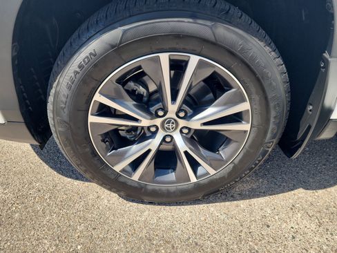 Used 2019 Toyota Highlander Plus AWD/4WD image 26
