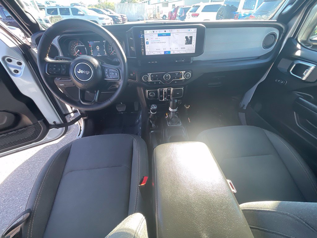 Used 2024 Jeep Gladiator Sport AWD/4WD image 3