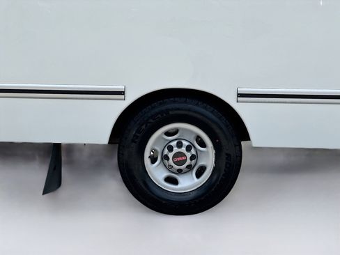 Used 2022 GMC Savana 3500 w/ Power Convenience Package image 39