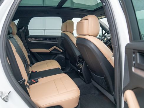 Certified 2026 Porsche Cayenne AWD/4WD image 24