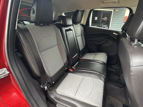 Used 2018 Ford Escape SE w/ SE Sport Appearance Package AWD/4WD image 26