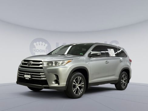 Used 2019 Toyota Highlander LE image 1