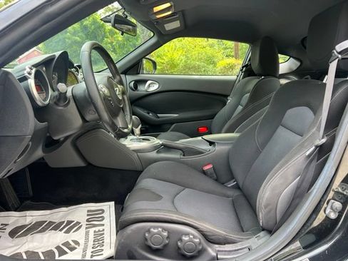 Used 2015 Nissan 370Z Coupe RWD image 10