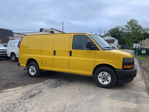 Used 2021 GMC Savana 2500 w/ Driver Convenience Package image 3