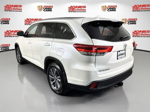 Certified 2019 Toyota Highlander XLE AWD/4WD image 2