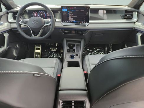 New 2026 Volkswagen Tiguan SE R-Line FWD image 21