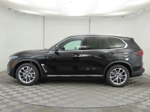 Certified 2025 BMW X5 sDrive40i image 9