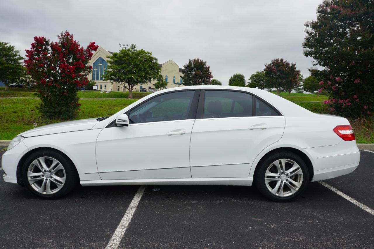 Used 2011 Mercedes-Benz E 350 4MATIC Sedan image 4