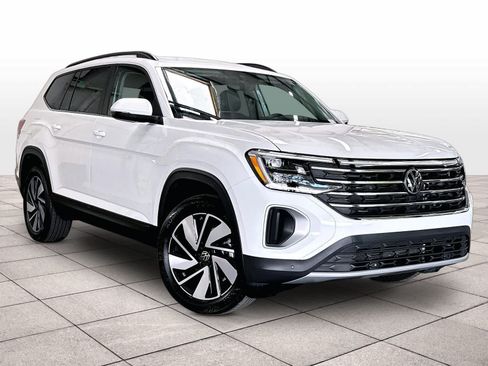 Used 2025 Volkswagen Atlas SE AWD/4WD image 3