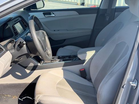 Used 2016 Hyundai Sonata SE w/ Cargo Package FWD image 3