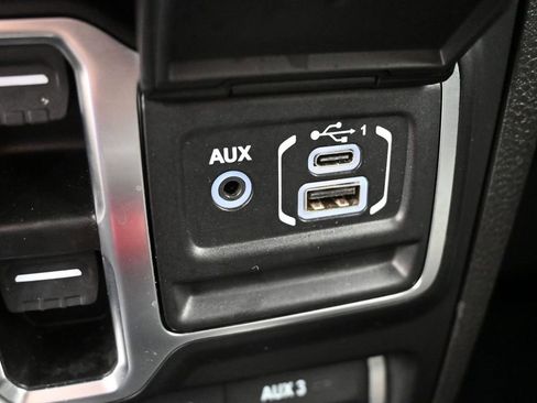 Used 2025 Jeep Wrangler Unlimited Rubicon AWD/4WD image 23