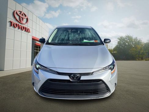 Used 2025 Toyota Corolla LE image 8