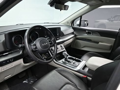 Used 2024 Kia Carnival LX image 8