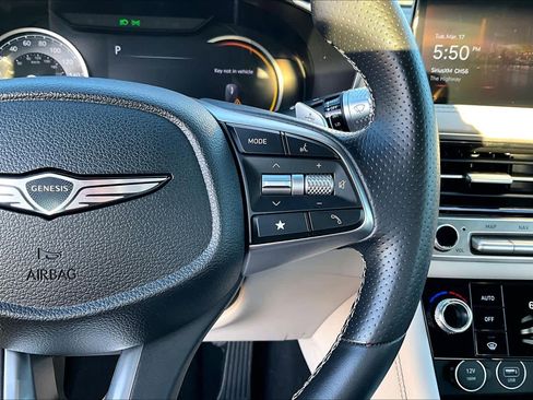 Used 2025 Genesis G70 2.5T image 23
