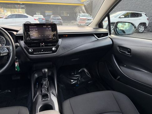 Used 2022 Toyota Corolla LE image 18