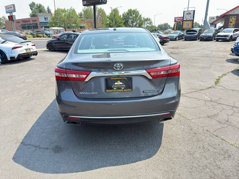 Used 2018 Toyota Avalon Touring FWD image 5