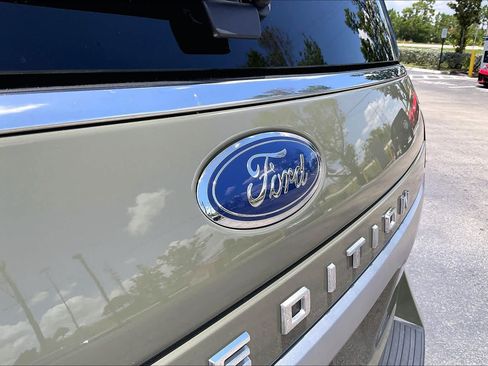 Used 2024 Ford Expedition XLT AWD/4WD image 9