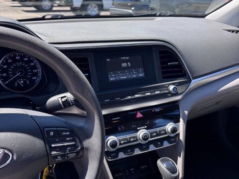 Used 2020 Hyundai Elantra SE FWD image 4