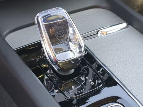 Certified 2025 Volvo XC60 B5 Ultra w/ Protection Package Premier AWD/4WD image 30