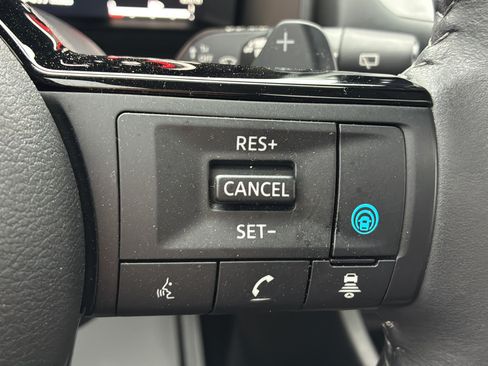 Used 2024 Nissan Rogue SL w/ SL Premium Package FWD image 28