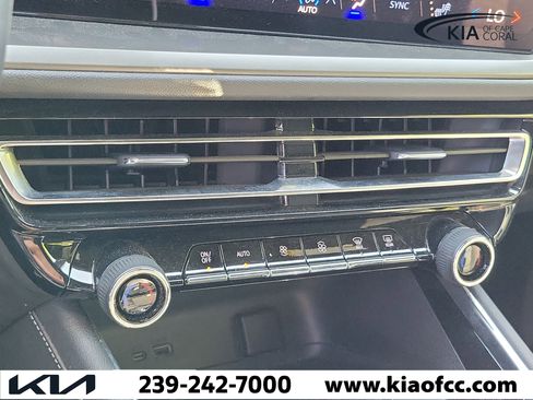 Used 2025 Chevrolet Traverse LT FWD image 28