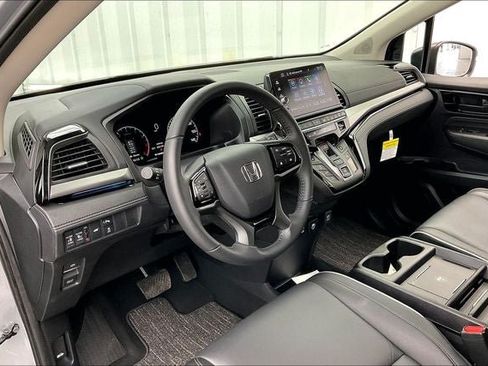 Certified 2026 Honda Odyssey Touring image 17