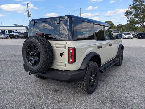 New 2025 Ford Bronco Outer Banks w/ Black Appearance Package image 4