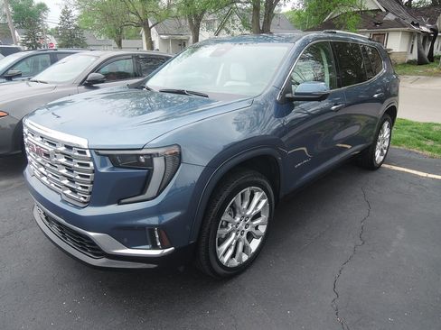 Used 2025 GMC Acadia Denali w/ Super Cruise Package FWD image 3