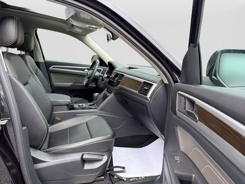 Used 2023 Volkswagen Atlas SE w/ Panoramic Sunroof Package image 29