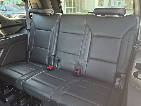 Used 2023 Chevrolet Tahoe LT w/ Luxury Package RWD image 23
