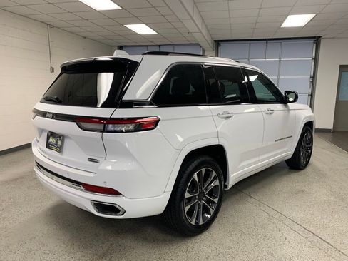 Certified 2022 Jeep Grand Cherokee Overland AWD/4WD image 6